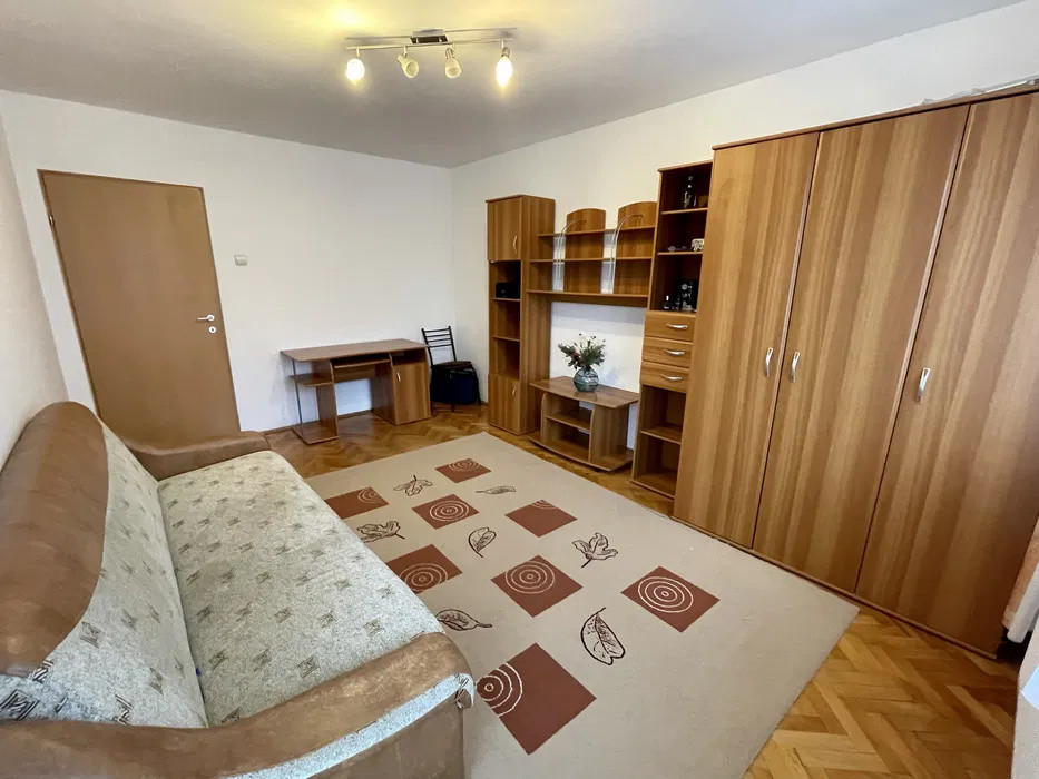 Apartament 2 camere decomandat, zona Bld Primaverii