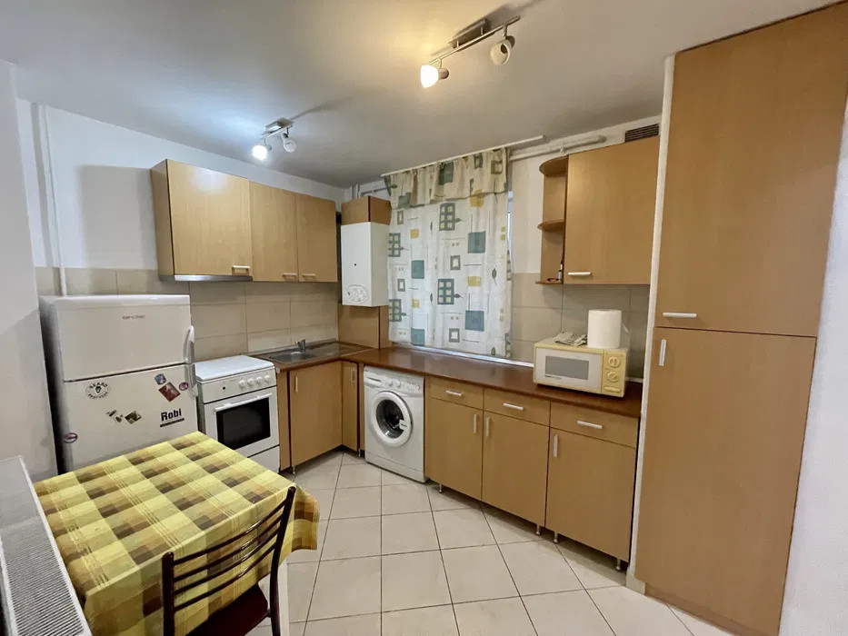 Apartament 2 camere decomandat, zona Bld Primaverii