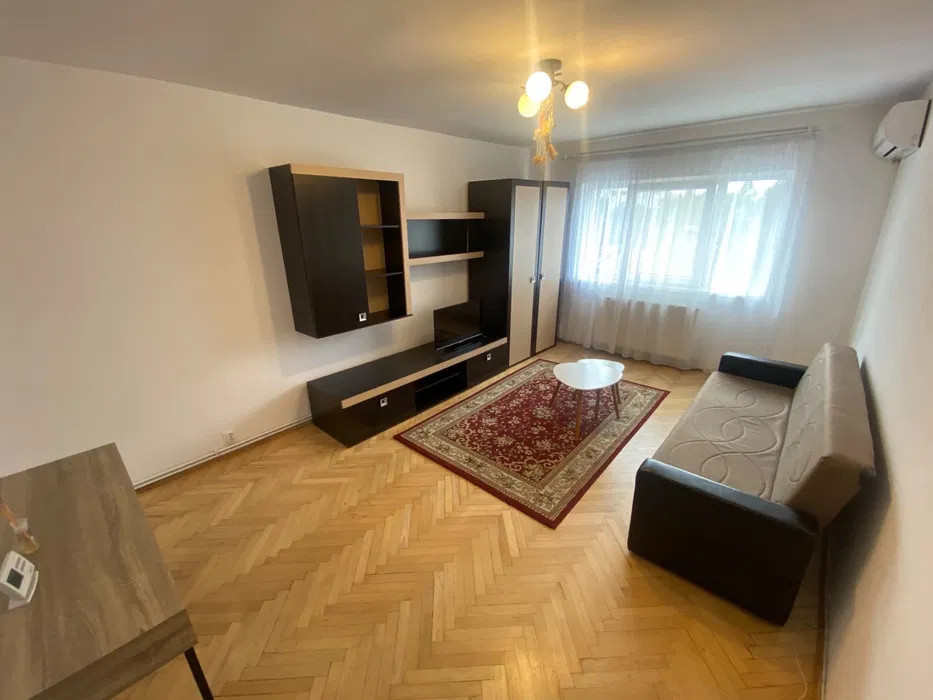 Apartament 2 camere decomandat, zona Plopilor