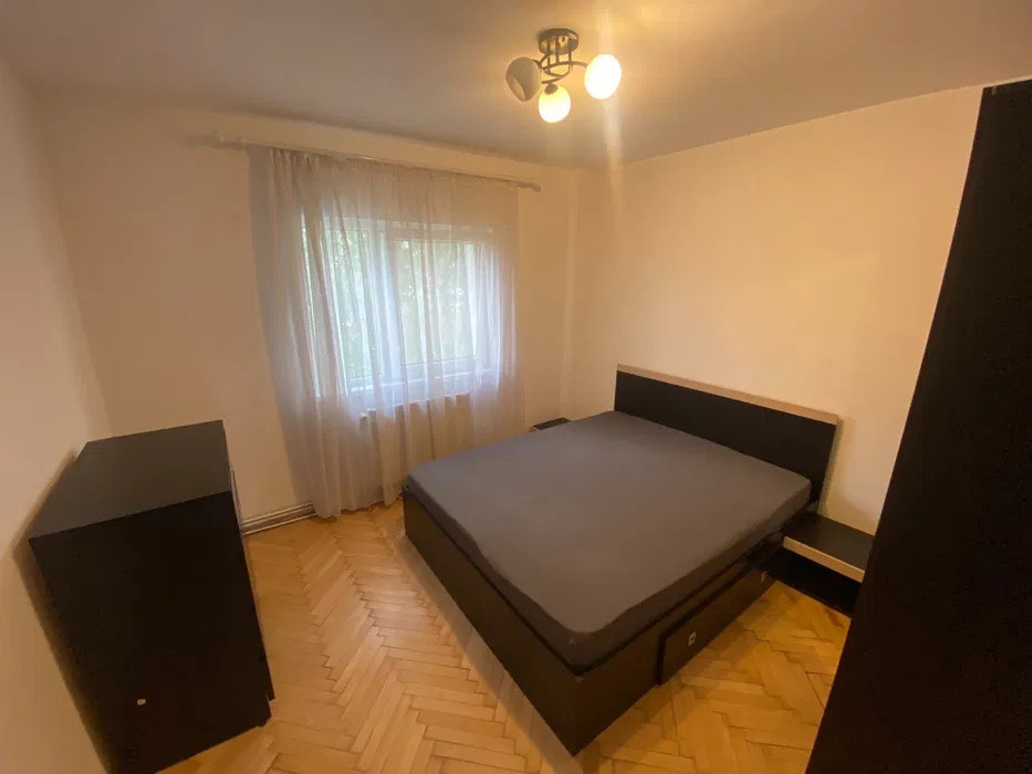 Apartament 2 camere decomandat, zona Plopilor