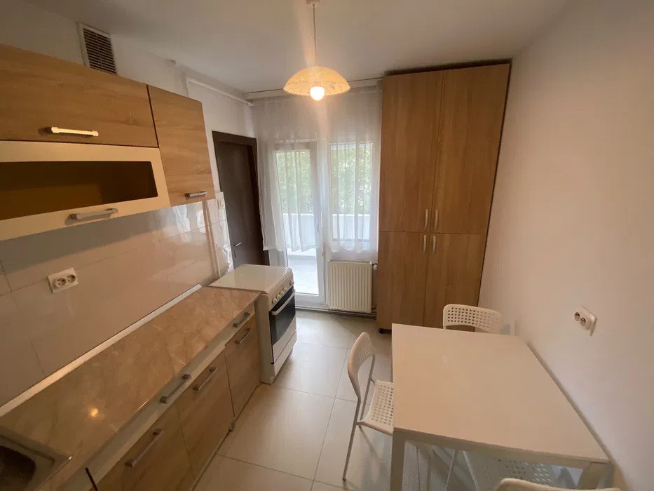 Apartament 2 camere decomandat, zona Plopilor