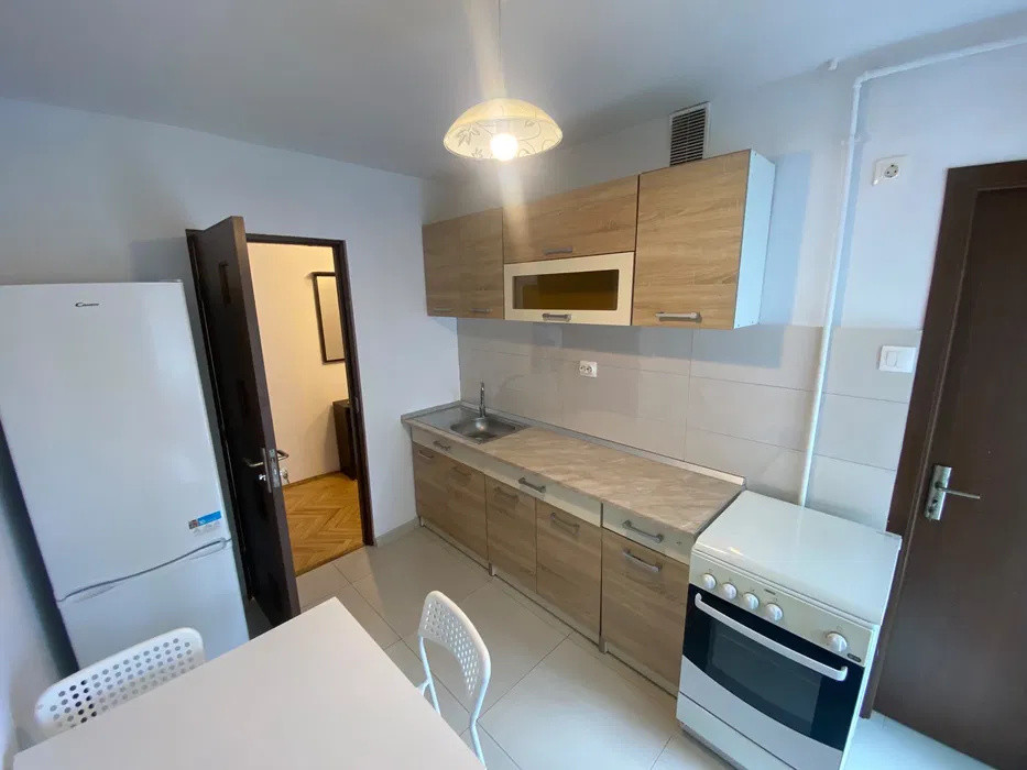 Apartament 2 camere decomandat, zona Plopilor