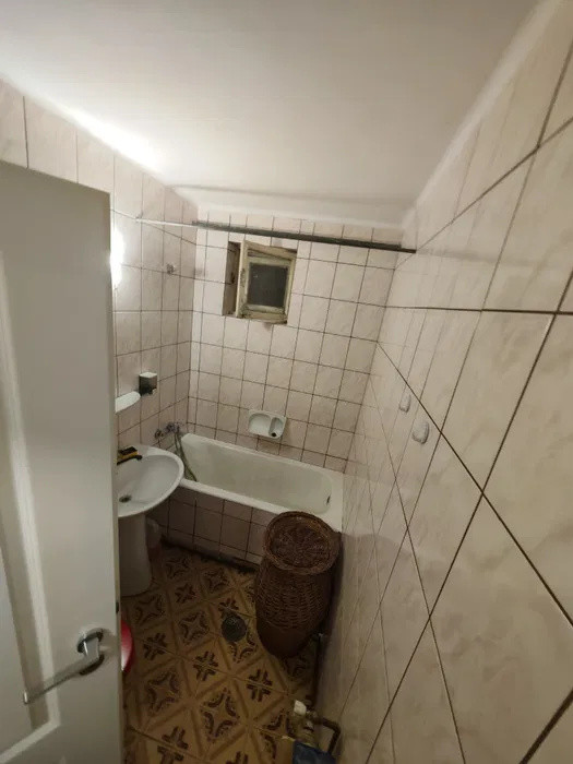 Apartament 2 camere decomandat, zona stadionul CFR, Gruia