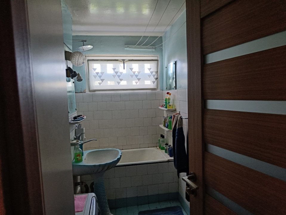 Apartament 4 camere decomandat, etaj 3, zona bazei sportive Manastur