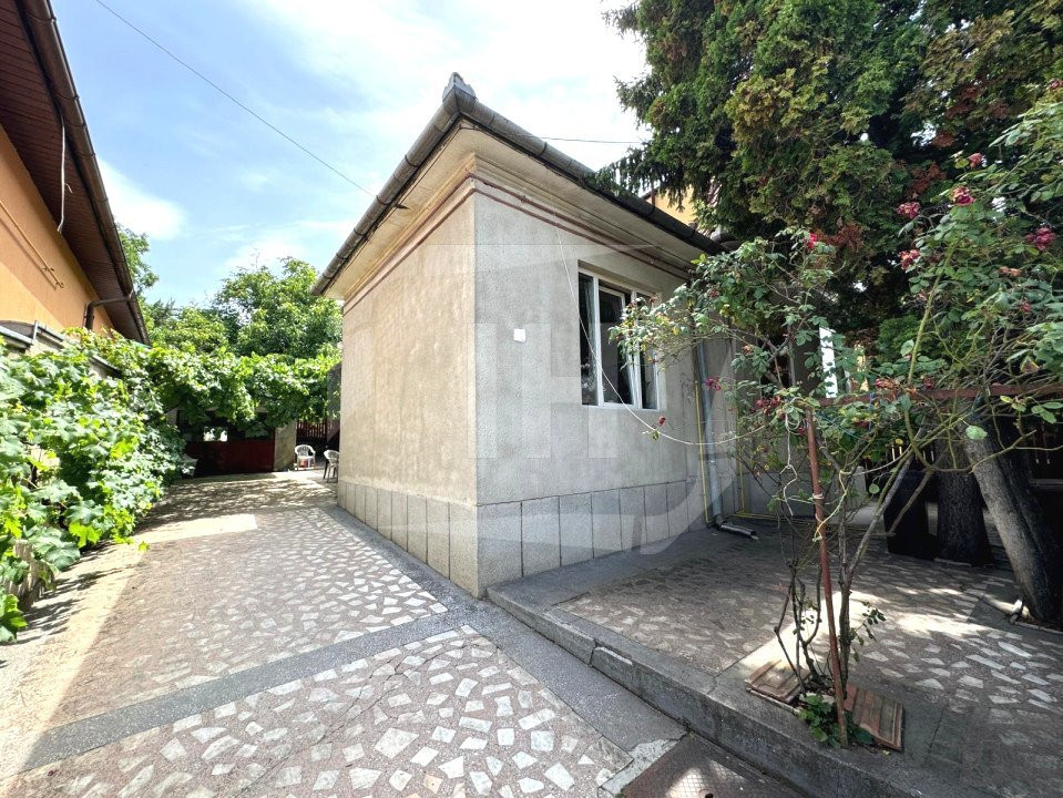 Teren cu casa demolabila sau proiect de reamenajare, in Gruia