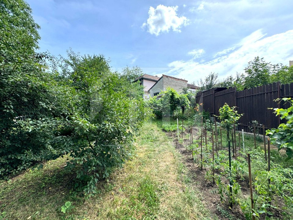 Teren cu casa demolabila sau proiect de reamenajare, in Gruia