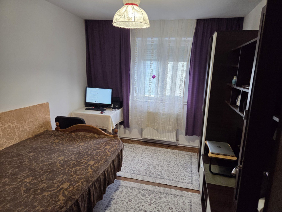 Apartament 4 camere decomandat, zona Bazei Sportive