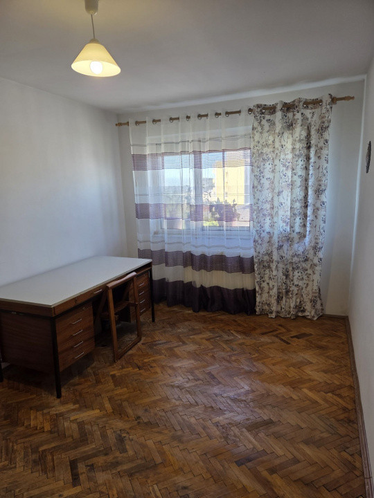 Apartament 4 camere decomandat, zona Bazei Sportive