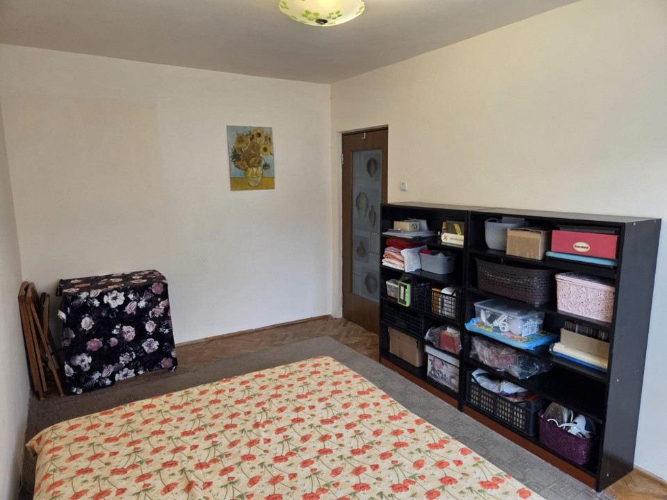 Apartament 4 camere decomandat, zona Bazei Sportive