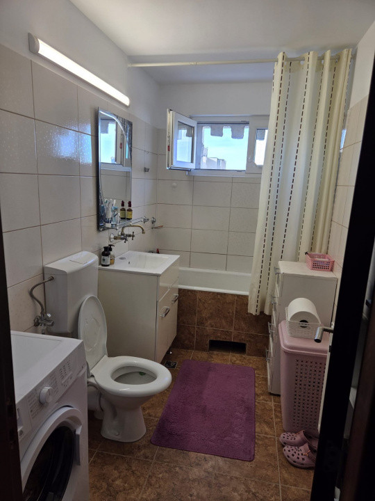 Apartament 4 camere decomandat, zona Bazei Sportive