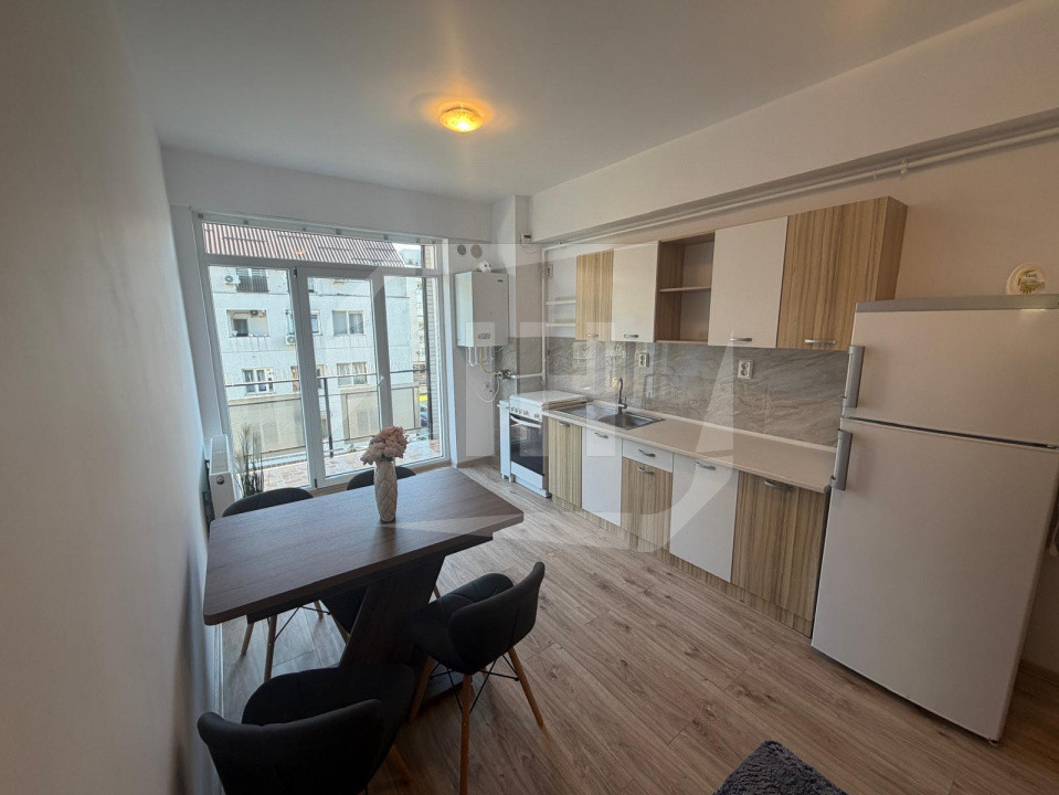 Apartament 3 camere, etaj intermediar, parcare, zona Oașului