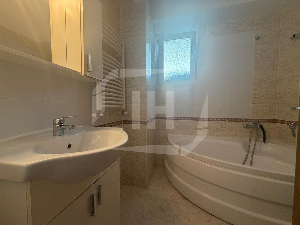 Apartament 3 camere, etaj intermediar, parcare, zona Oașului
