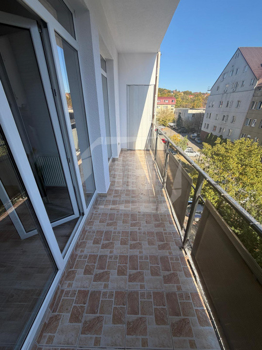 Apartament 3 camere, etaj intermediar, parcare, zona Oașului
