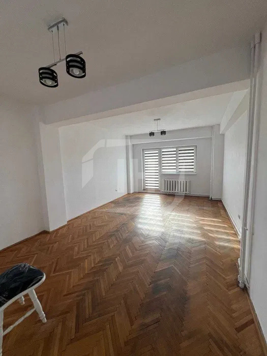 Apartament 4 camere, decomandat, etaj intermediar, zona Dorobantilor