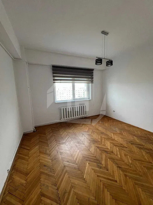 Apartament 4 camere, decomandat, etaj intermediar, zona Dorobantilor