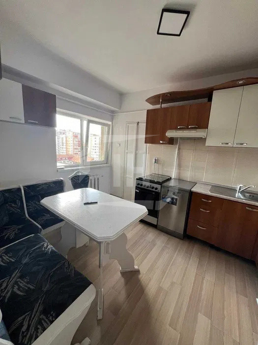 Apartament 4 camere, decomandat, etaj intermediar, zona Dorobantilor