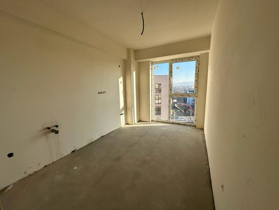 Apartament decomandat, cu scara interioara, terasa, parcare