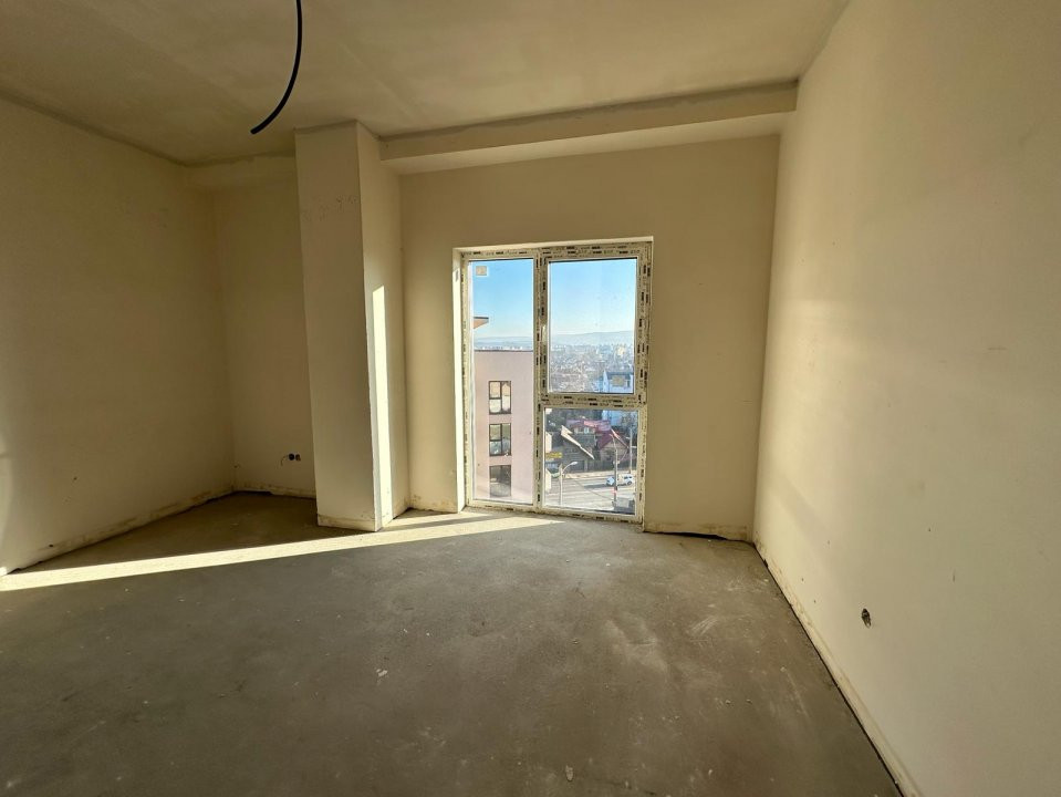 Apartament decomandat, cu scara interioara, terasa, parcare