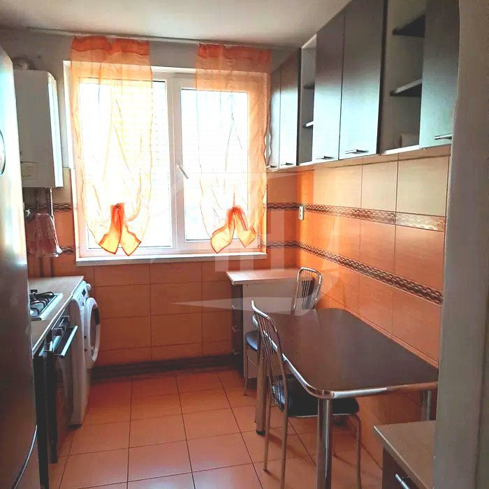 Apartament 3 camere, etajul 2, zona Piata Abator