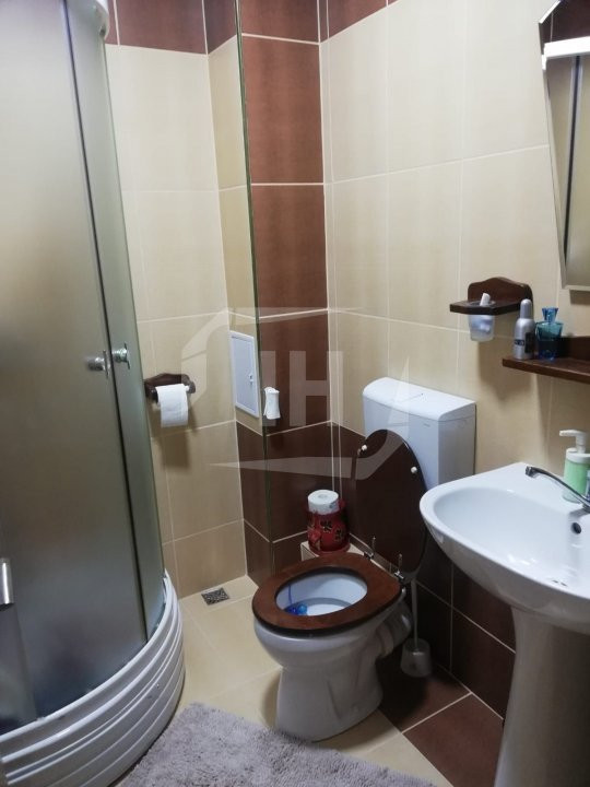 Apartament cu 3 camere, mobilat si utilat, zona Piata 1 Mai