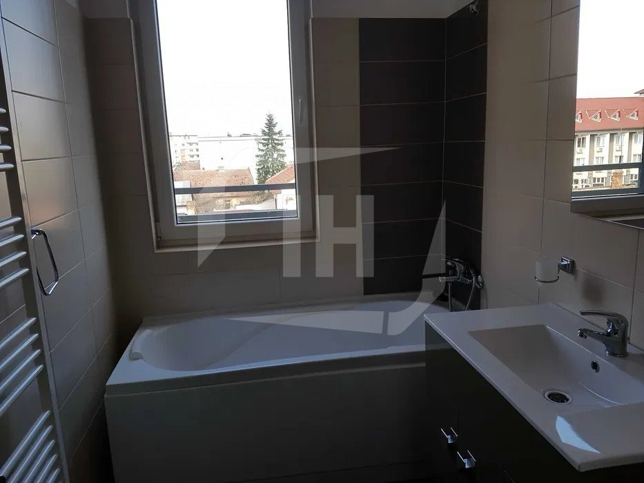 Apartament 3 camere, spatios, zona Bulevardului Titulescu