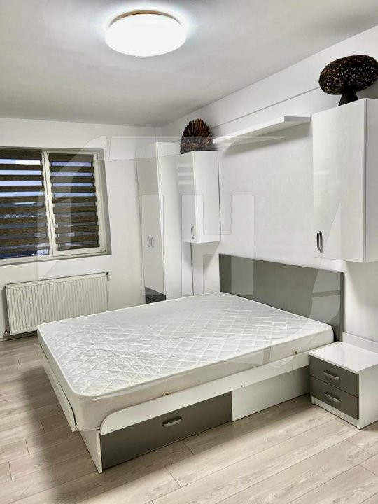 Apartament cu 3 camere, parcare, zona Vivo